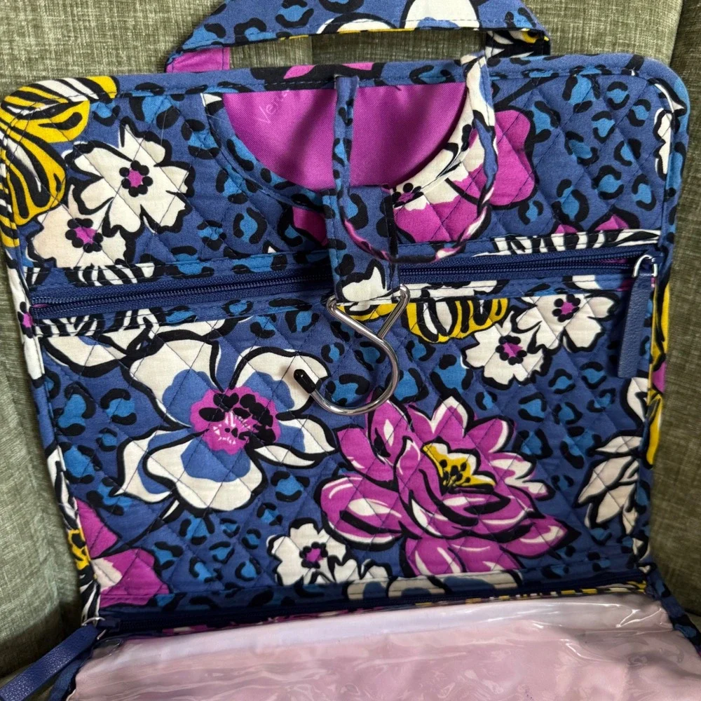 Vera Bradley NWT African Violet Hanging Toiletry Travel Bag Blue Floral Quilt